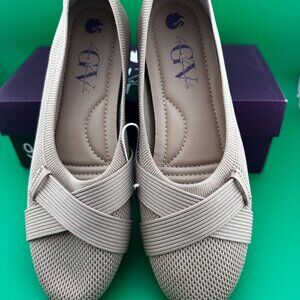 GLORIA VANDERBILT SIZE 9/ DEBBIE/ NATURAL/FLATS LOAFER/ NEW WOMEN'S SHOES